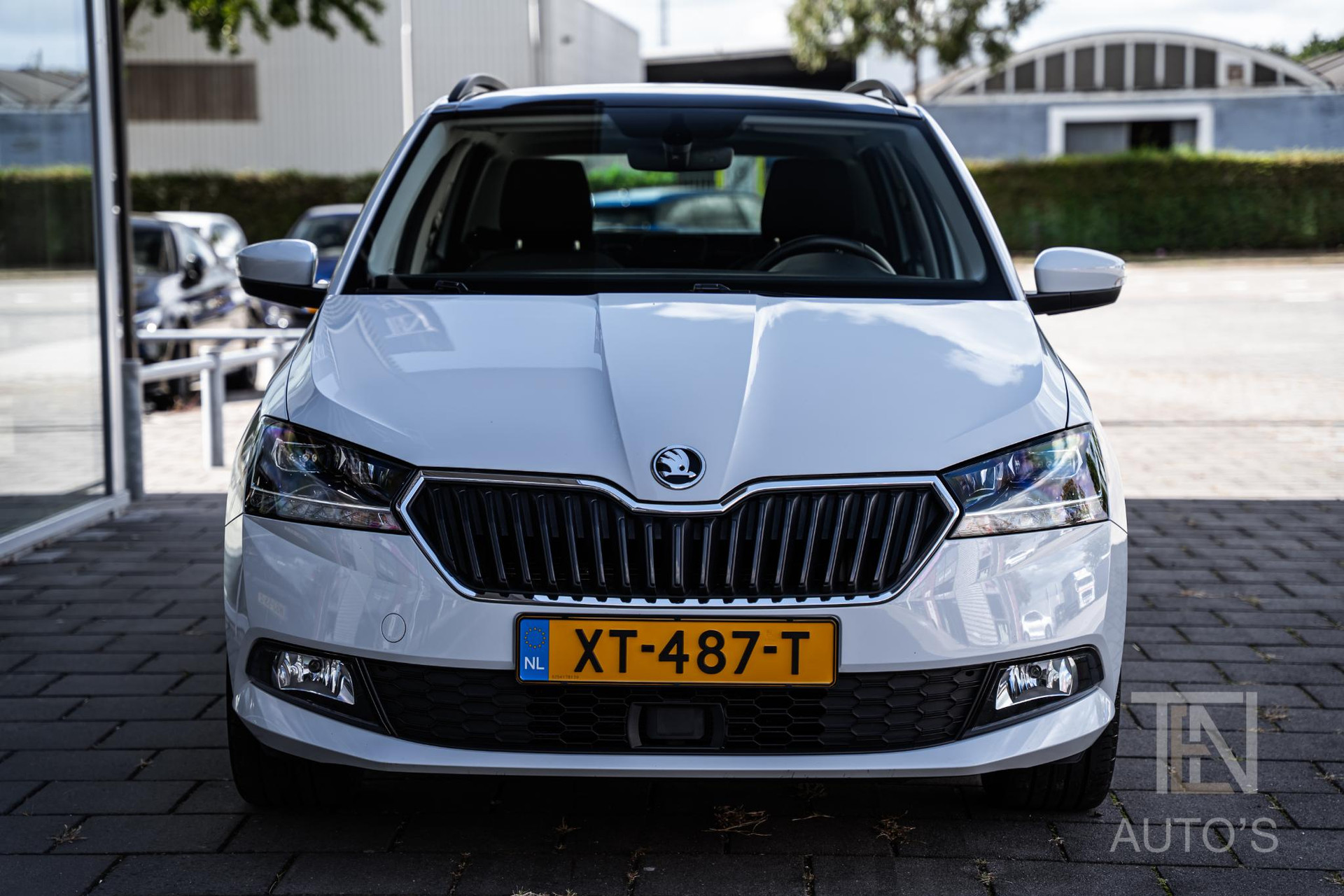47304195-6.jpg