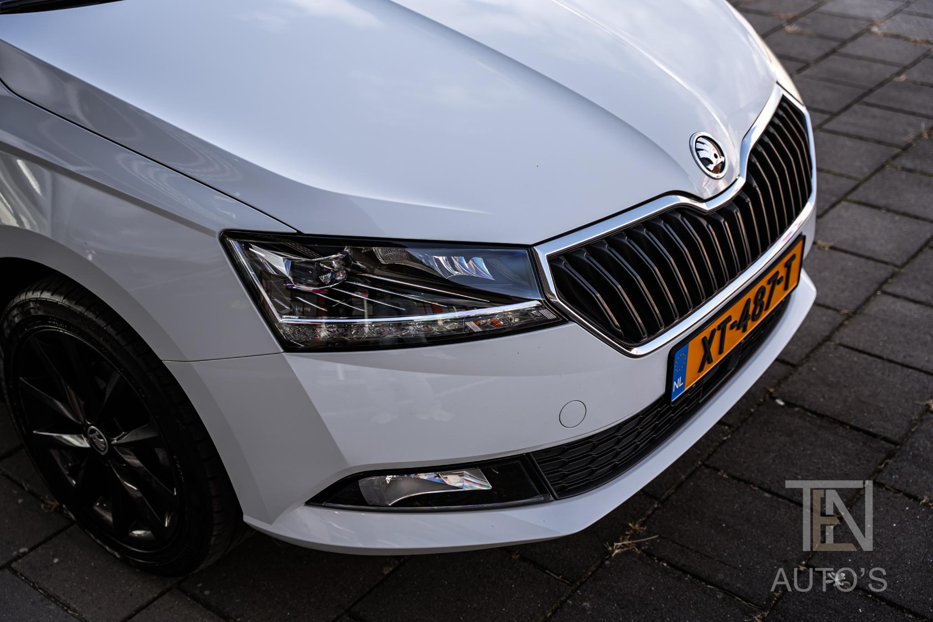 47304195-8.jpg