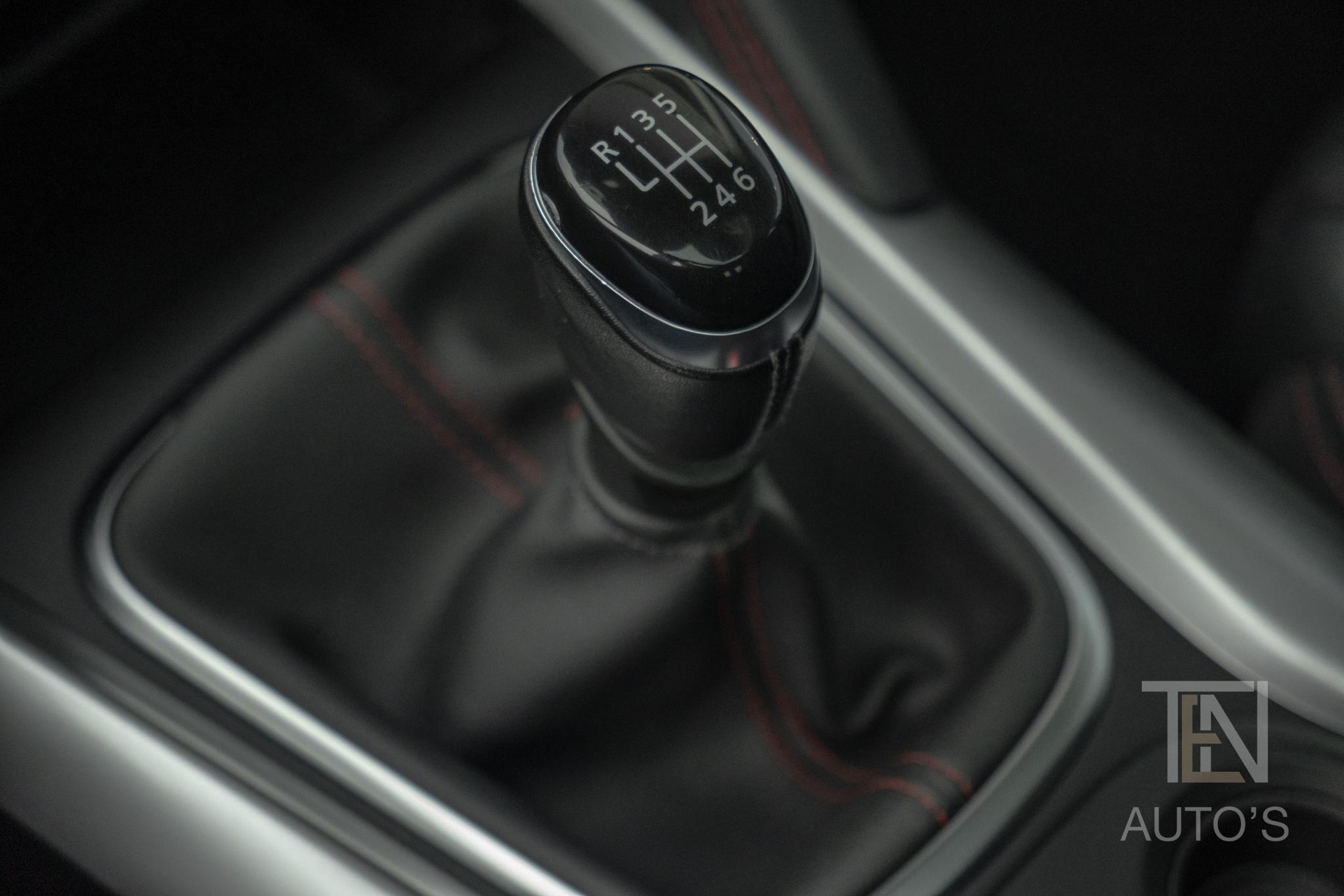 48080541-14.jpg